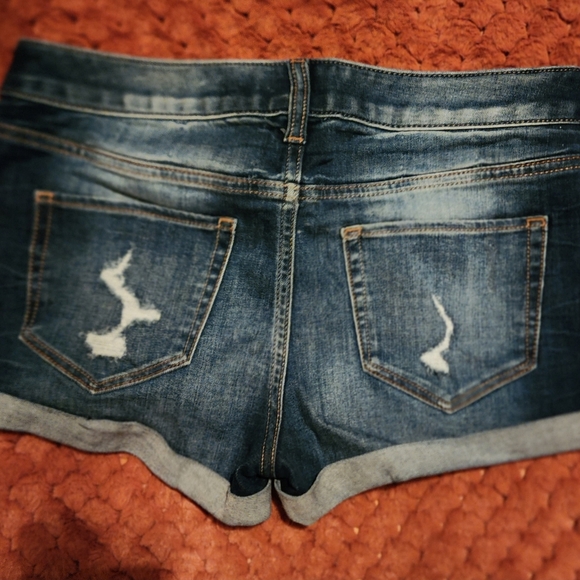 Shotts - Picture 2 of 3